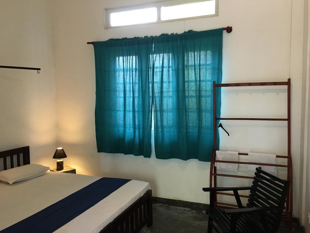 Colombo Beach Hostel マウントラビニア エクステリア 写真