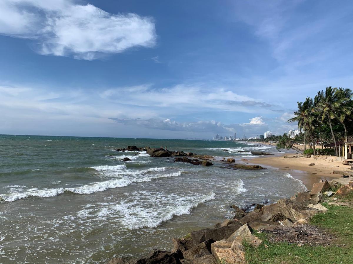 Colombo Beach Hostel マウントラビニア エクステリア 写真